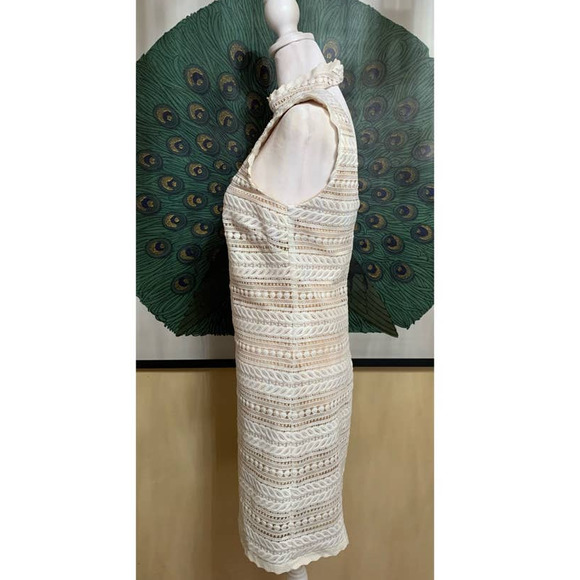 Retro Style White Lace Mock Neck Dress with Keyhole Back ABS by Allen Schwartz - Picture 3 of 7